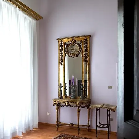 Domus Decumana 아파트